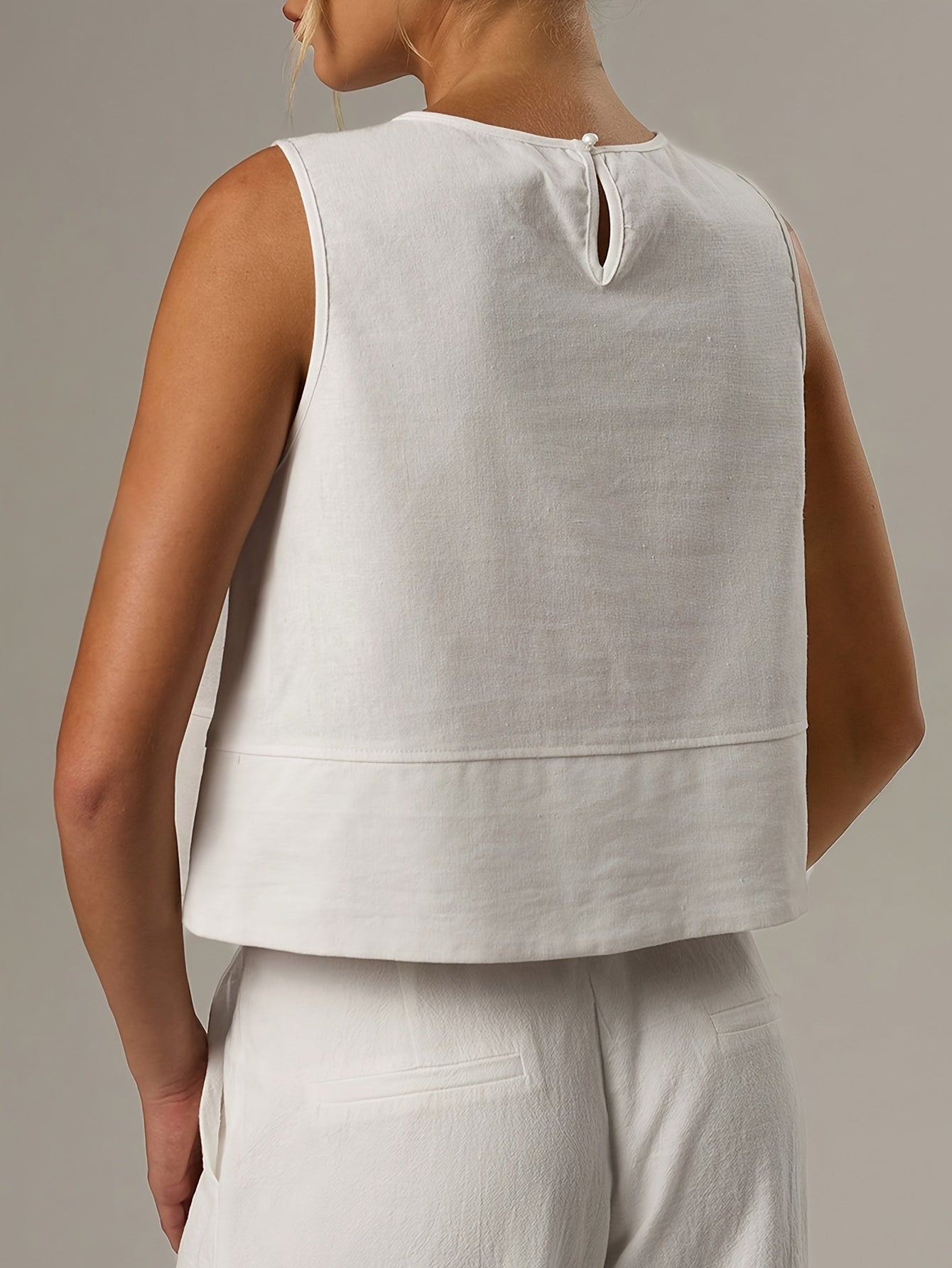 Women'S Sleeveless Crew Neck Blouse
