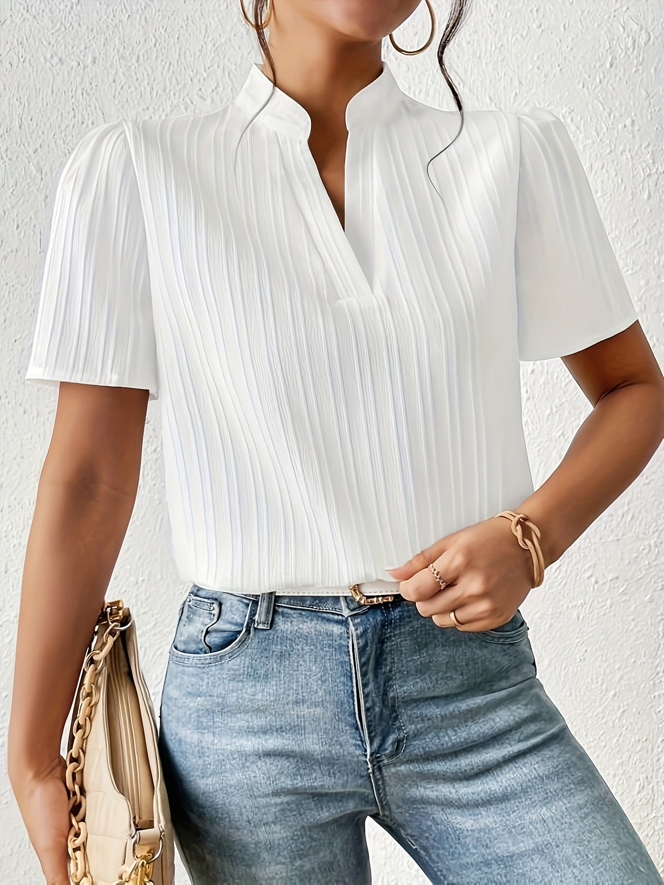 Elegant Women's Blouse with V-Neck and Short Sleeves