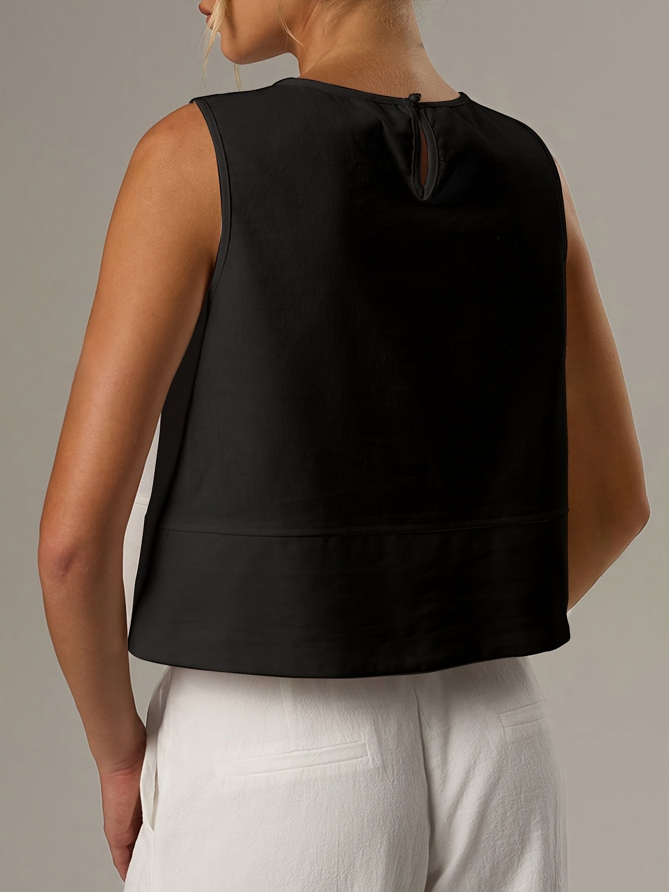 Women'S Sleeveless Crew Neck Blouse