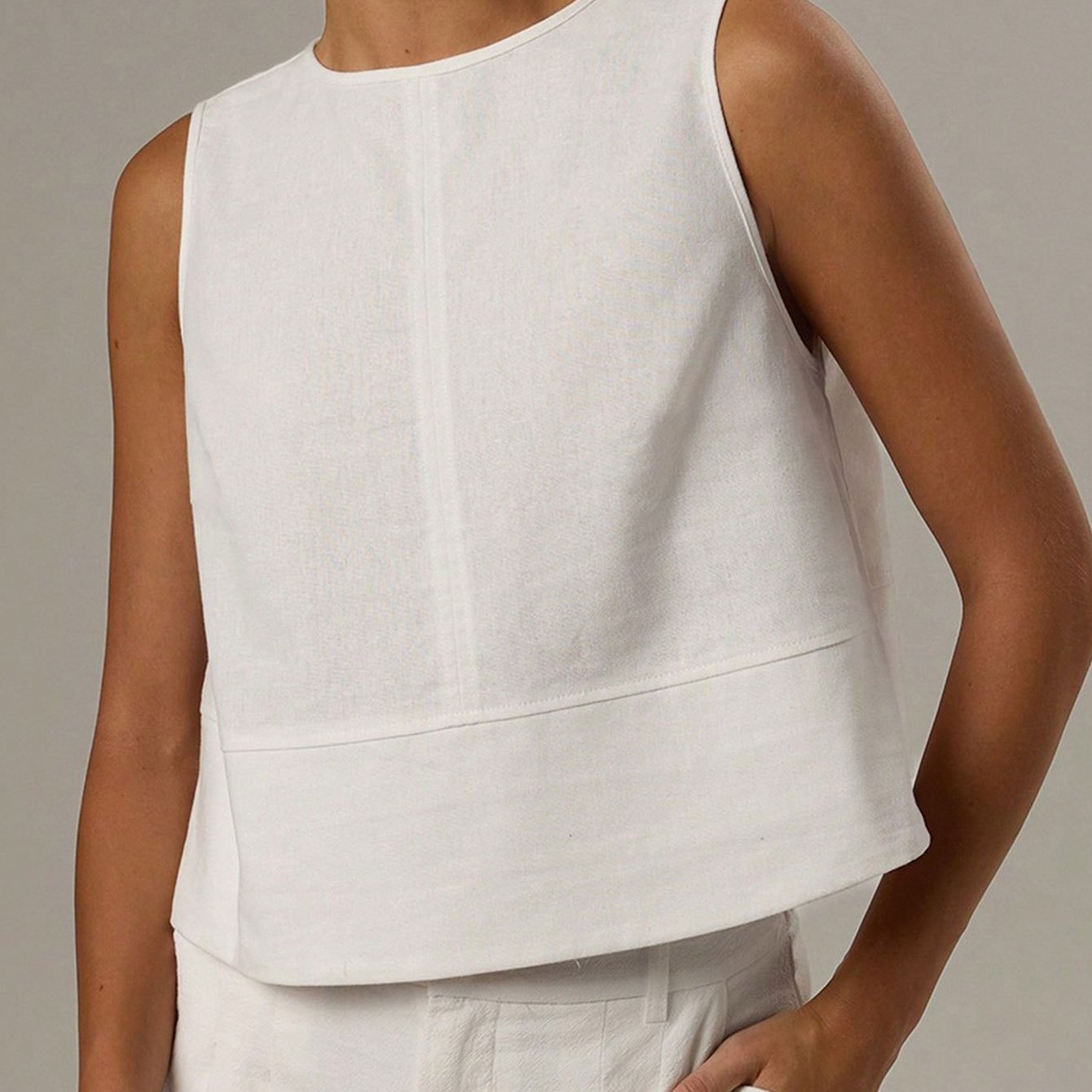 Women'S Sleeveless Crew Neck Blouse