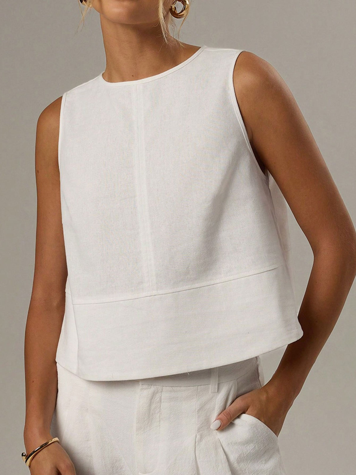 Women'S Sleeveless Crew Neck Blouse